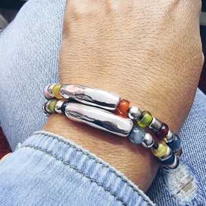 Pulsera elástica con bolas de cristal y zamak