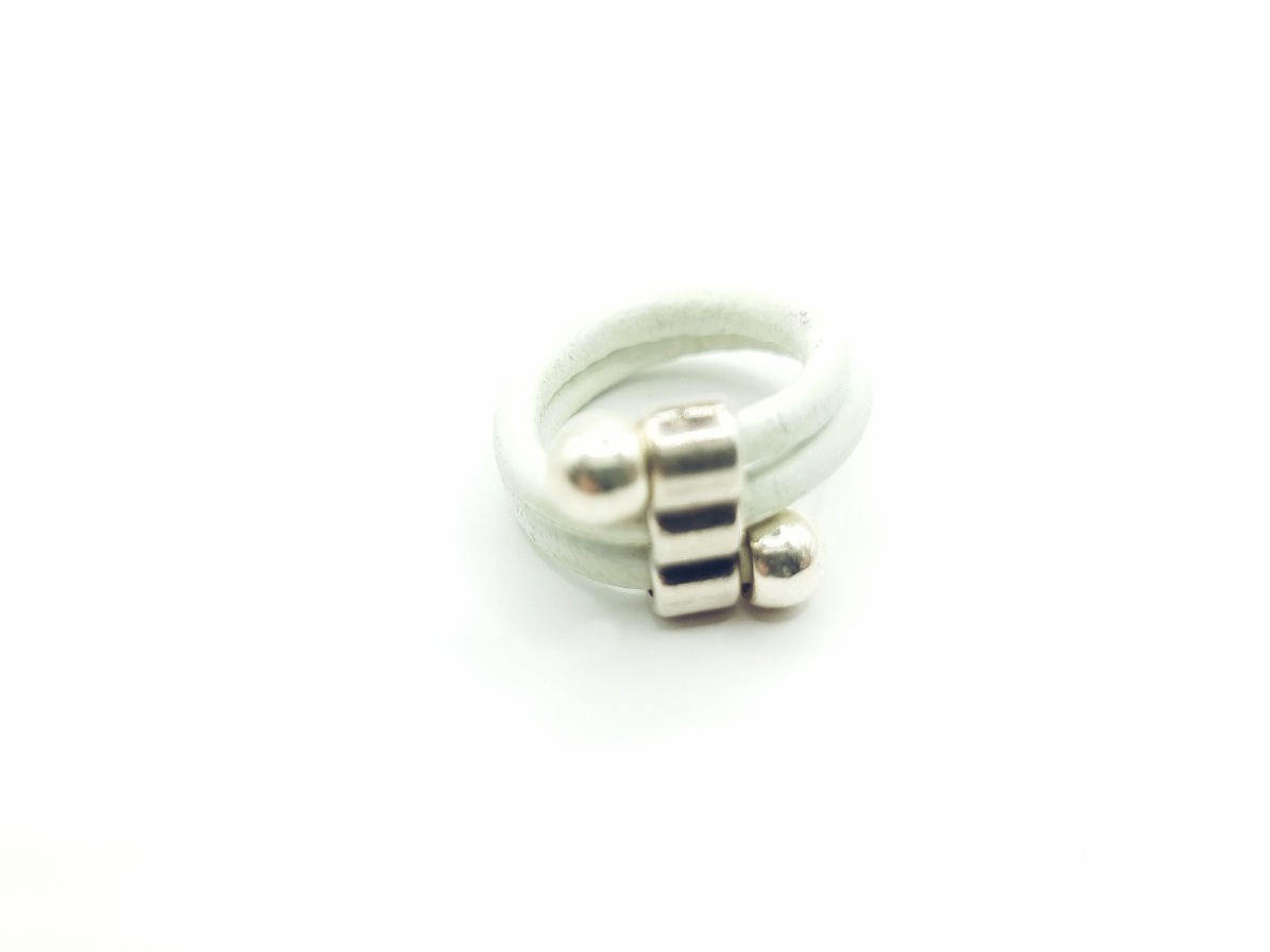 Anillo de cuero con pieza triple en varios colores - Imagen 2