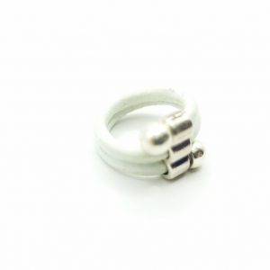 Anillo de cuero con pieza triple en varios colores