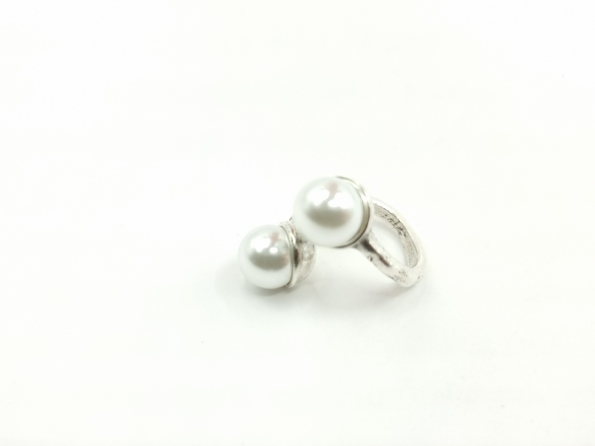 Anillo perlas blancas cruzado - Imagen 3