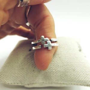 Anillo cruces cruzados