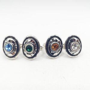Anillo con cristal central