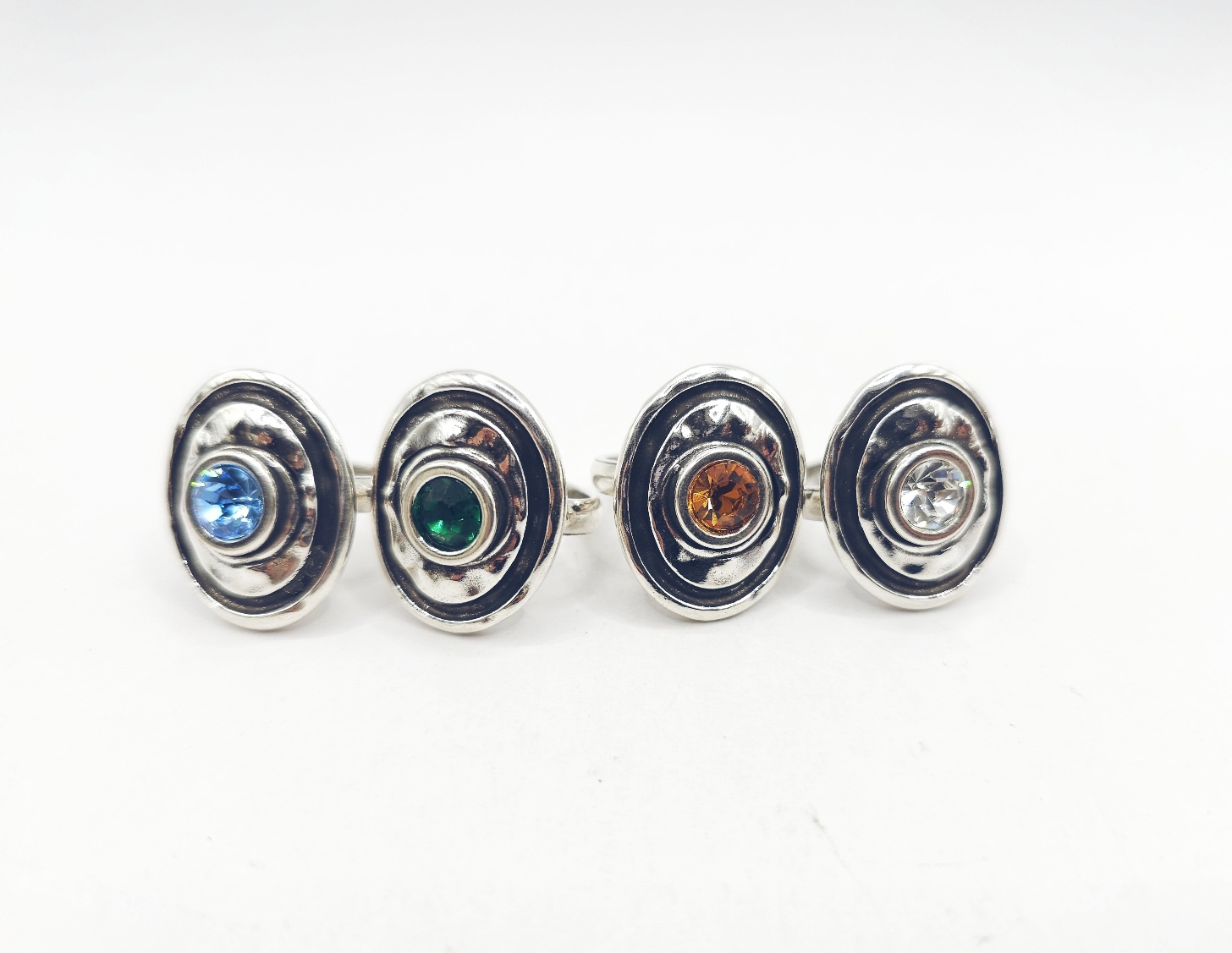 Anillo con cristal central