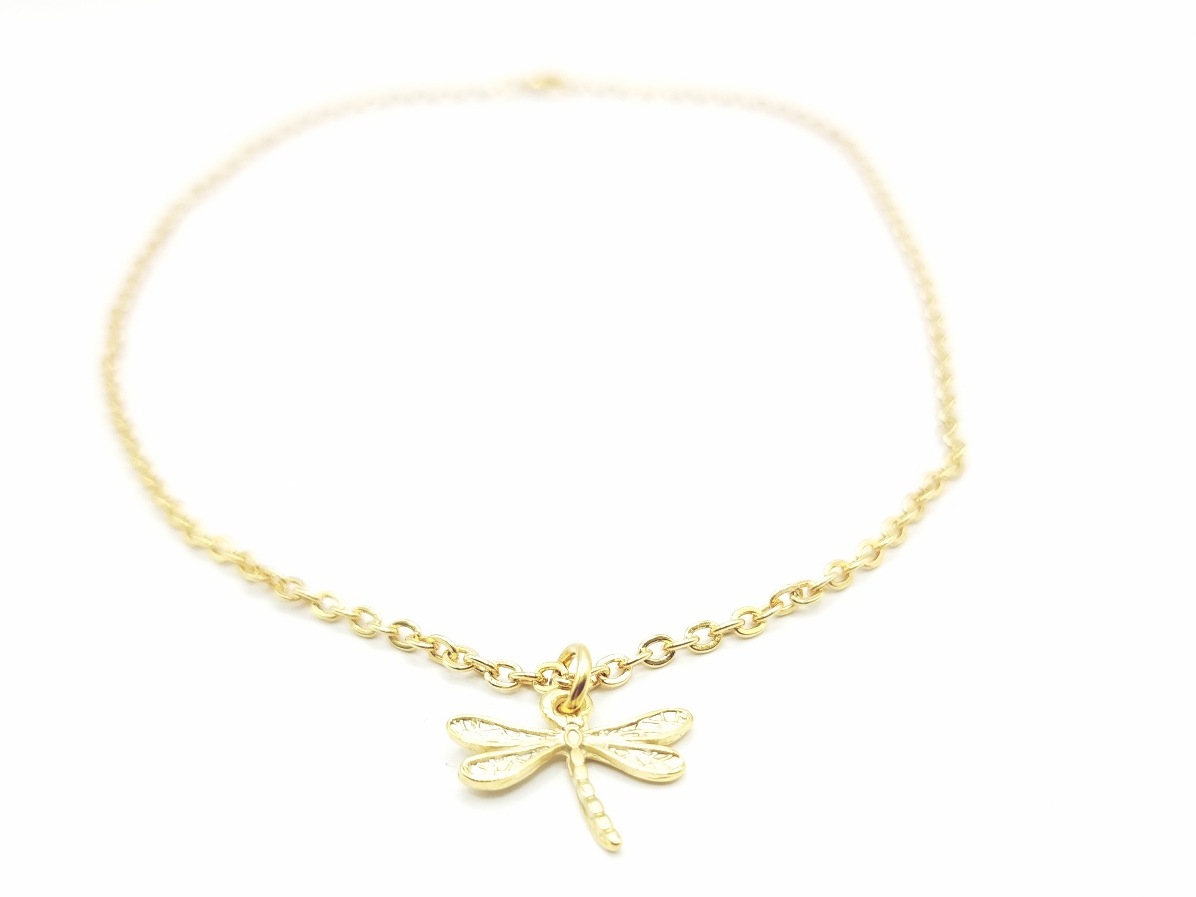 Collar de cadena2 dorada y libélula pequeña