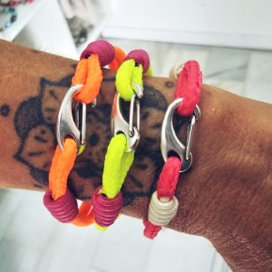 Pulsera fluor con cierre mosquetón especial