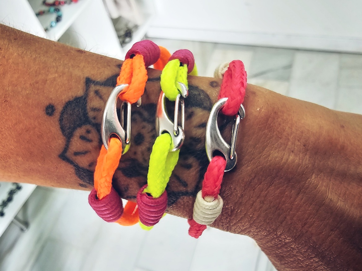 Pulsera fluor con cierre mosquetón especial