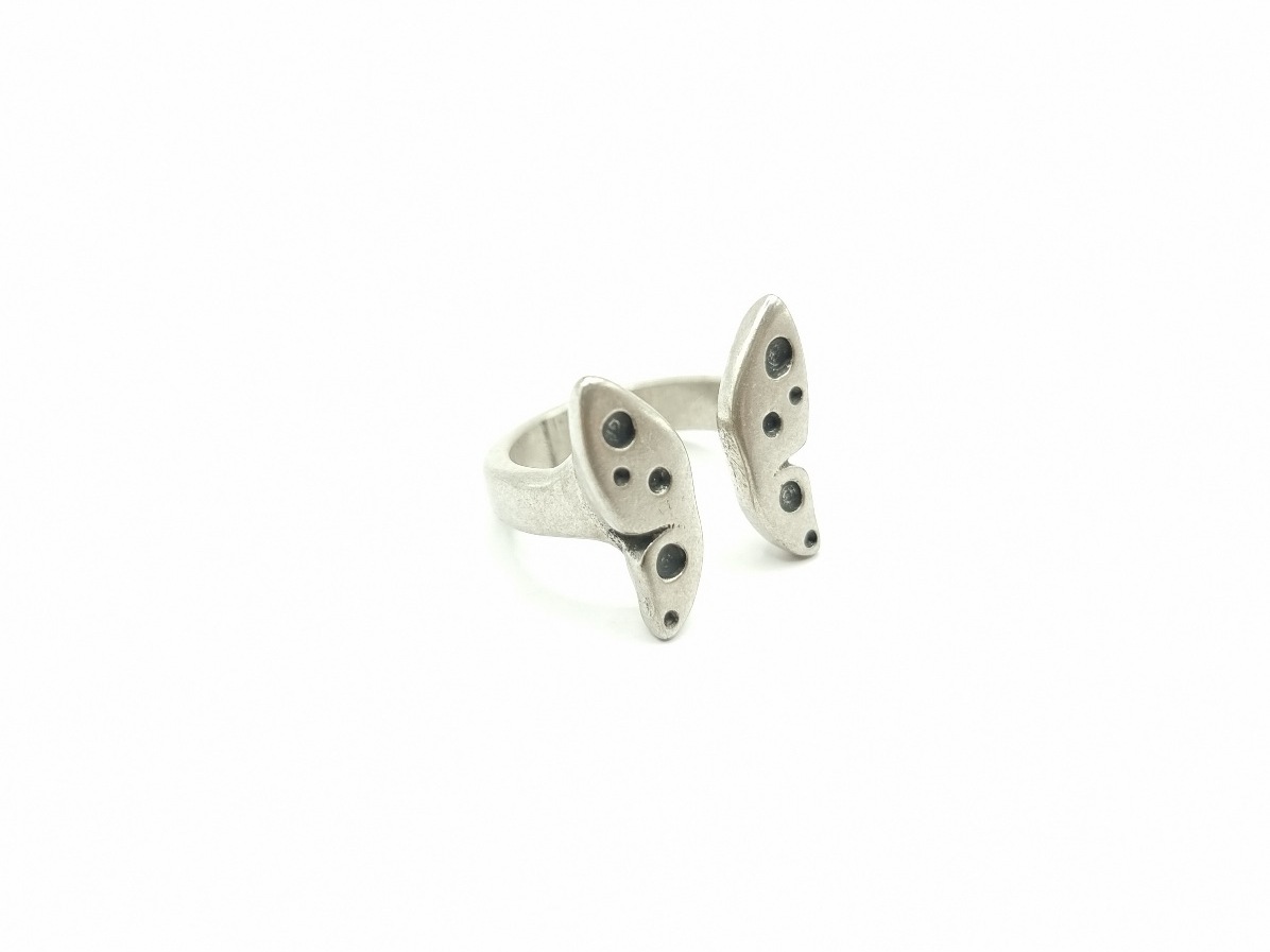 Anillo mariposa abierta de zamak