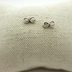 Pendientes cortos de infinito
