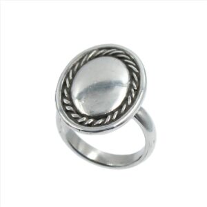 Anillo ovalado liso con greca