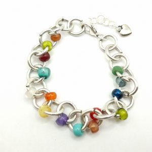 Pulsera de cadena con bolas de colores