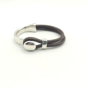 Pulsera de cuero con media caña de botón