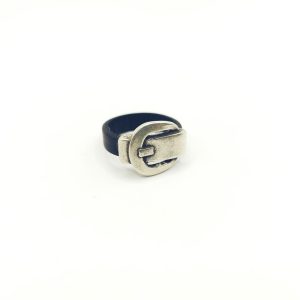 Anillo de cuero con hebilla