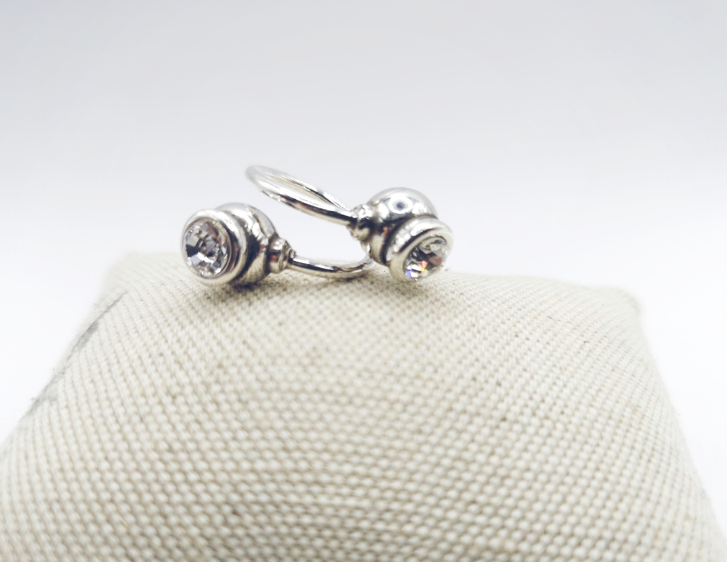 Anillo cruzado con doble cristal - Imagen 4