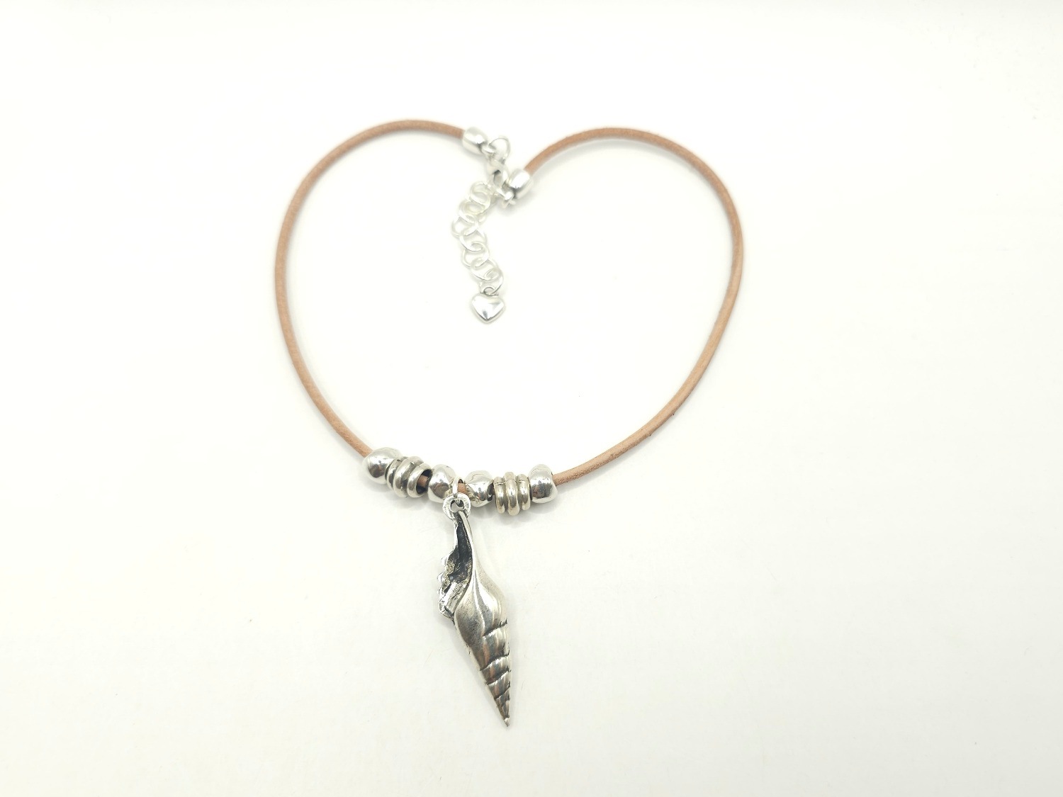 Collar de cuero con colgante de caracola - Imagen 3