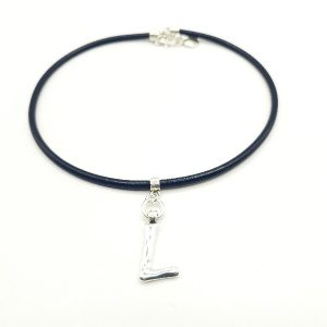 Collar de cuero con letra
