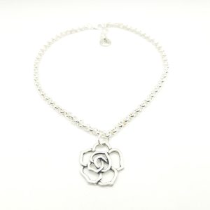 Collar de cadena3 con flor hueca