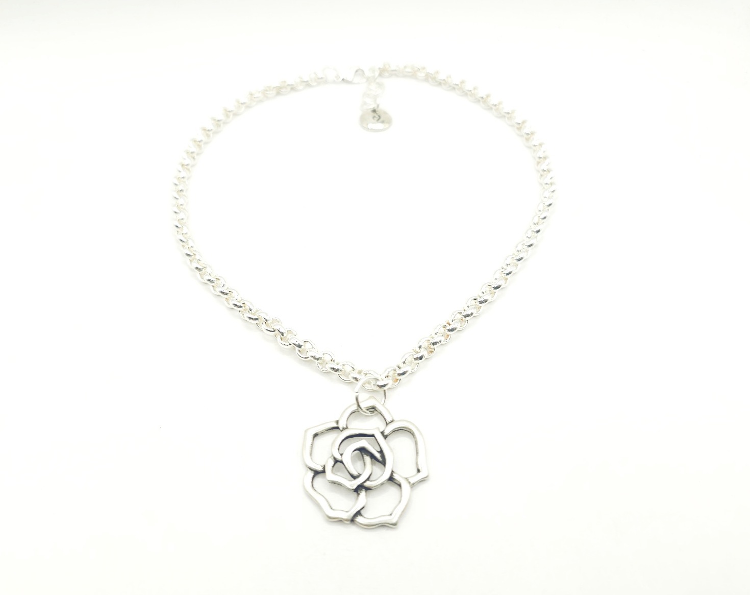 Collar de cadena3 con flor hueca