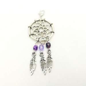 Colgante de atrapasueños con cristal y plumas