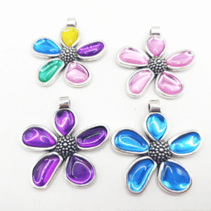 Colgante de flor con petalos