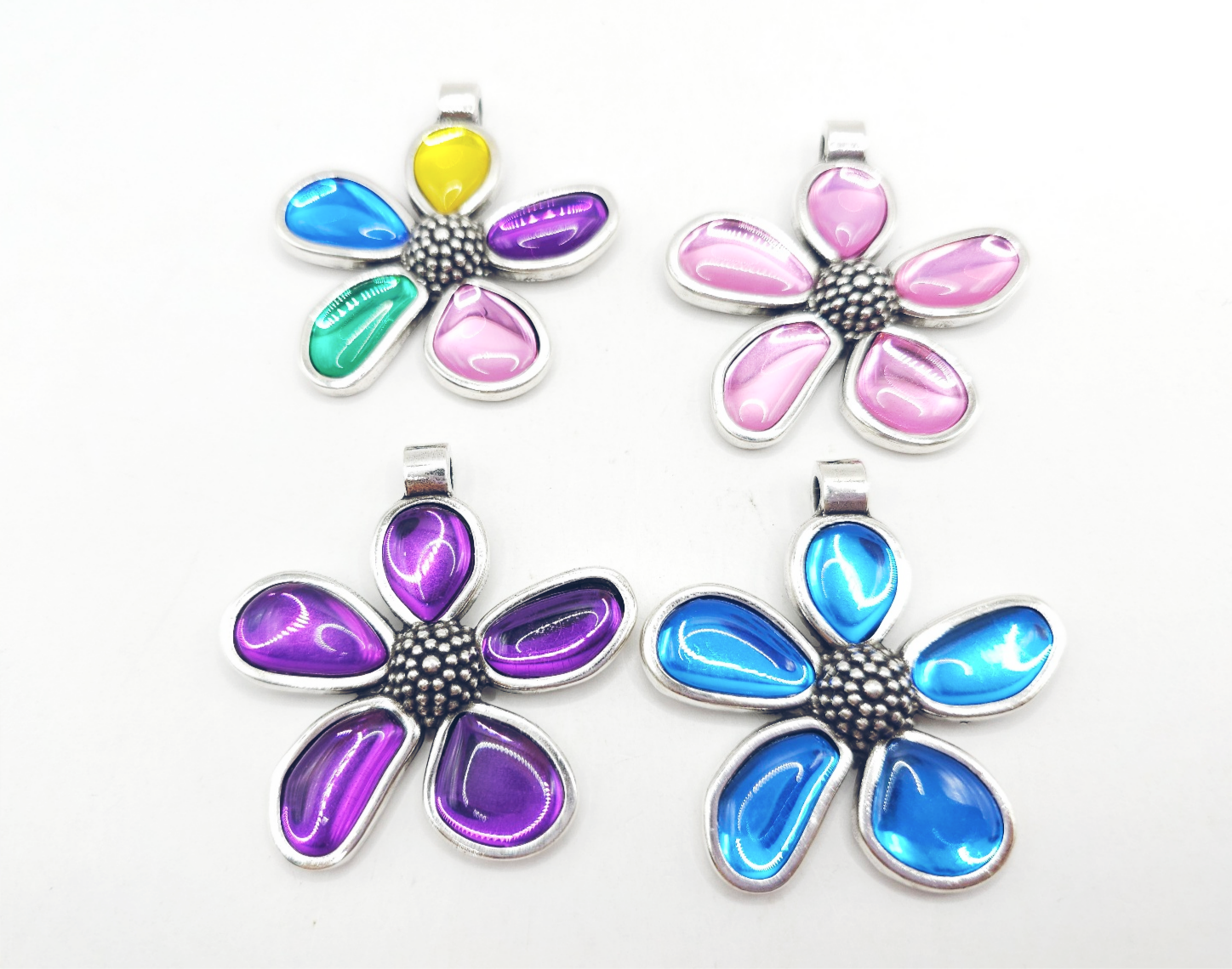 Colgante de flor con petalos