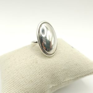 Anillo ovalado liso