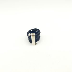 Anillo de cuero con pasador liso
