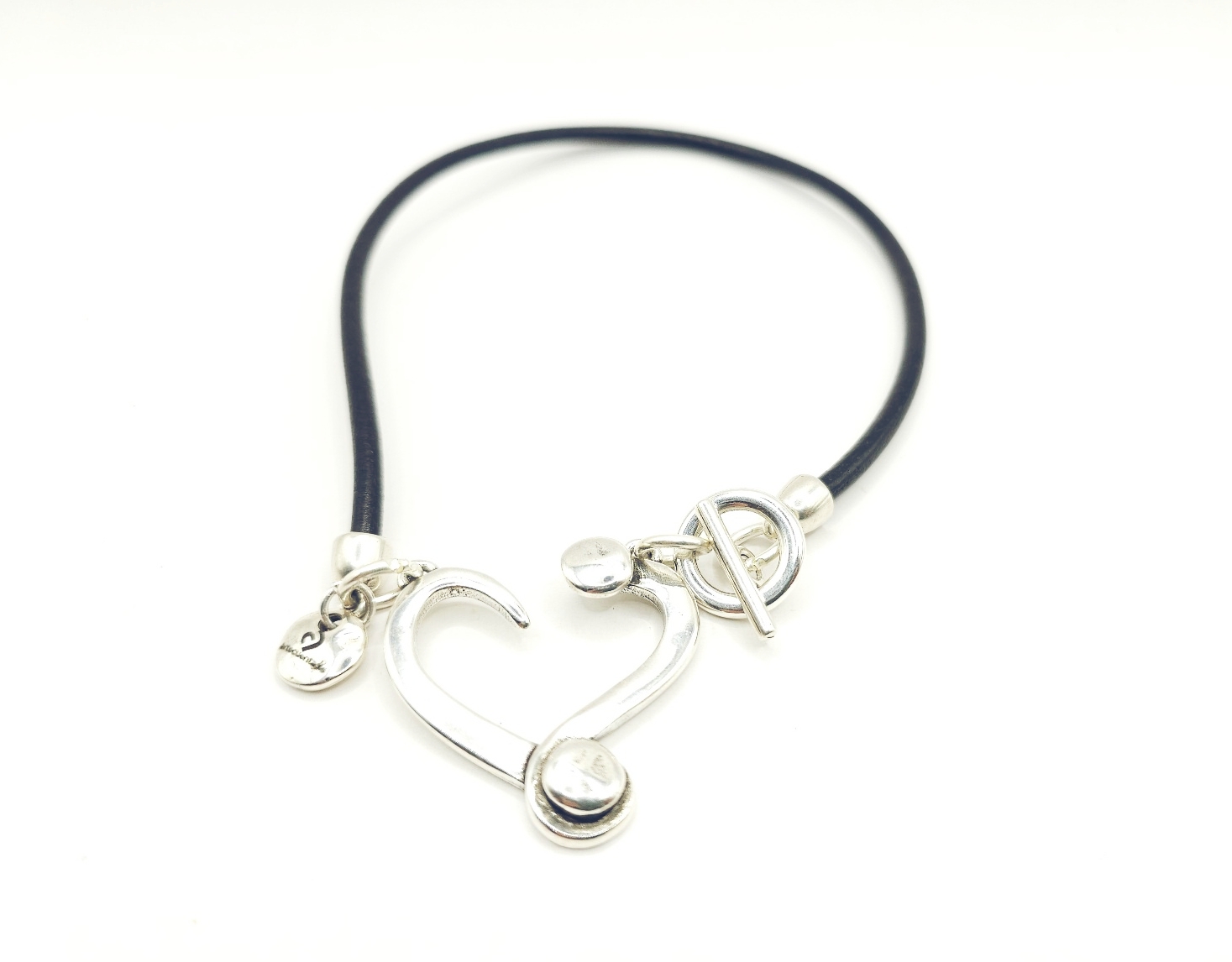 Collar de cuero con corazon y cierre de palo pq - Imagen 3