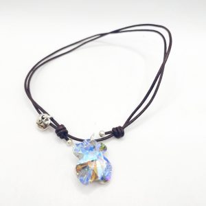 Collar de cuero con oso de cristal