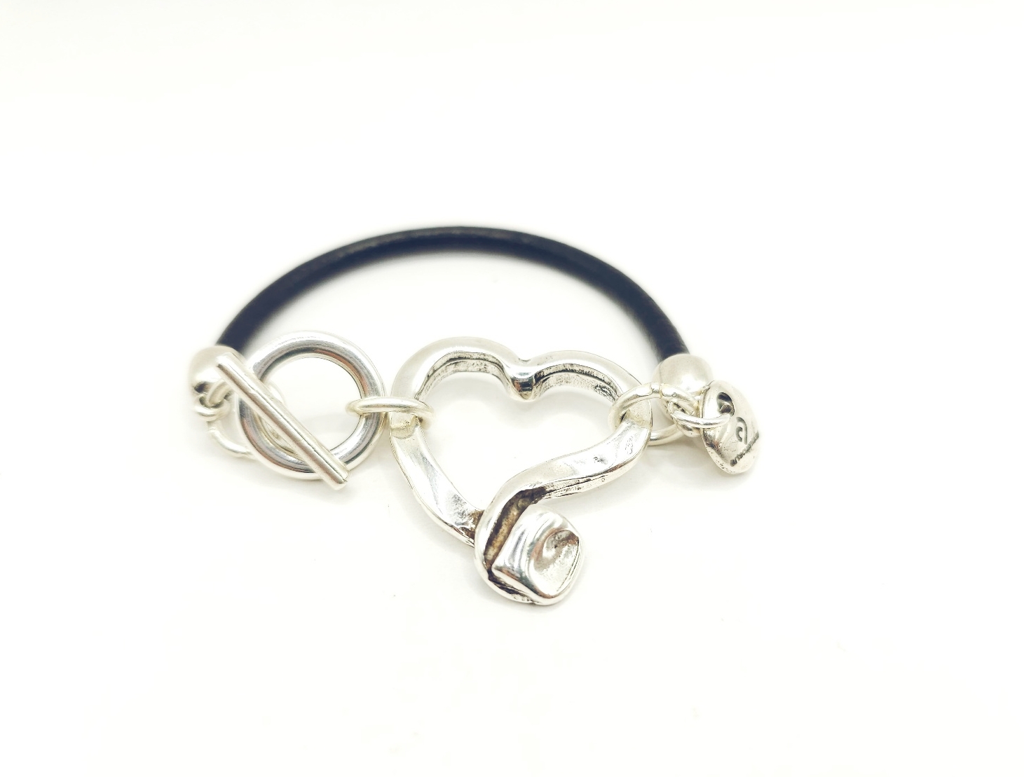 Pulsera de cuero con corazon y cierre de palo pq - Imagen 2