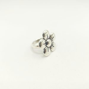 Anillo flor pétalos