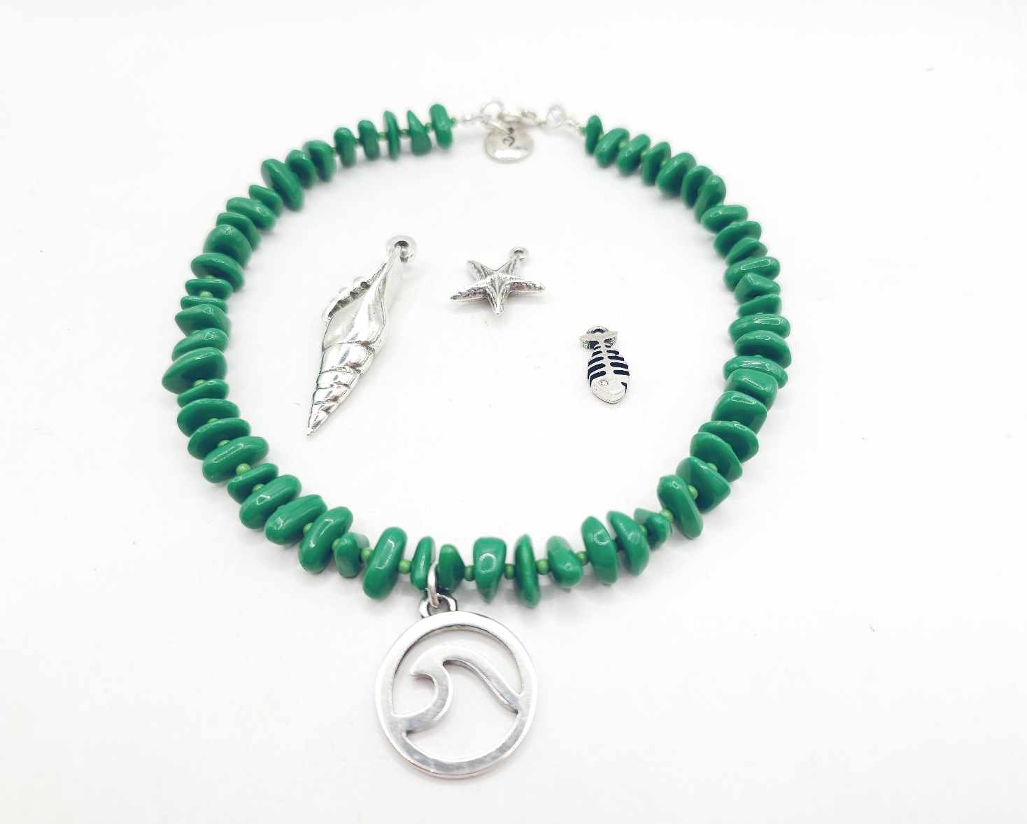 Collar de chips verde con colgante del mar - Imagen 3