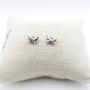 Pendientes cortos de mariposa