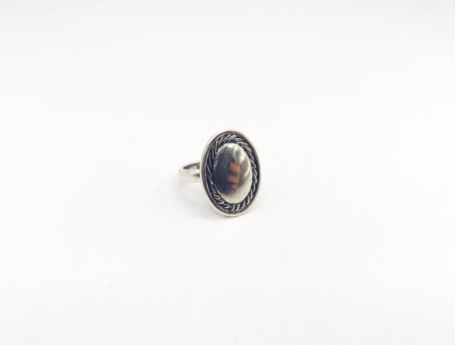 Anillo ovalado liso con greca - Imagen 2