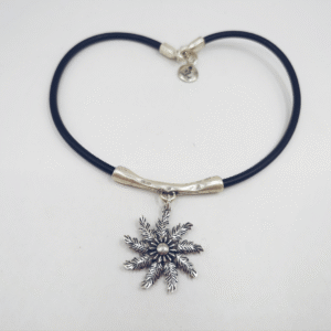 Collar de cuero con colgante Eguzkilore