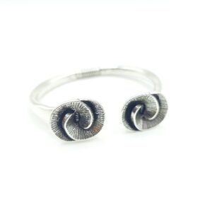 Pulsera rígida de caracola reliá