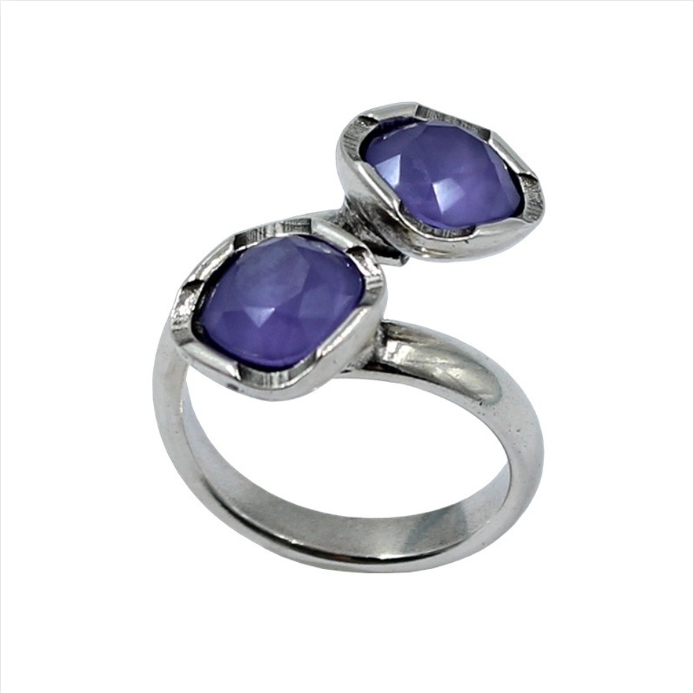Anillo cruzado de cristales cuadrados