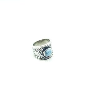 Anillo labrado con piedra turquesa