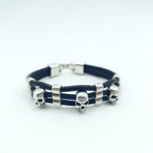 Pulsera de cuero con calaveras