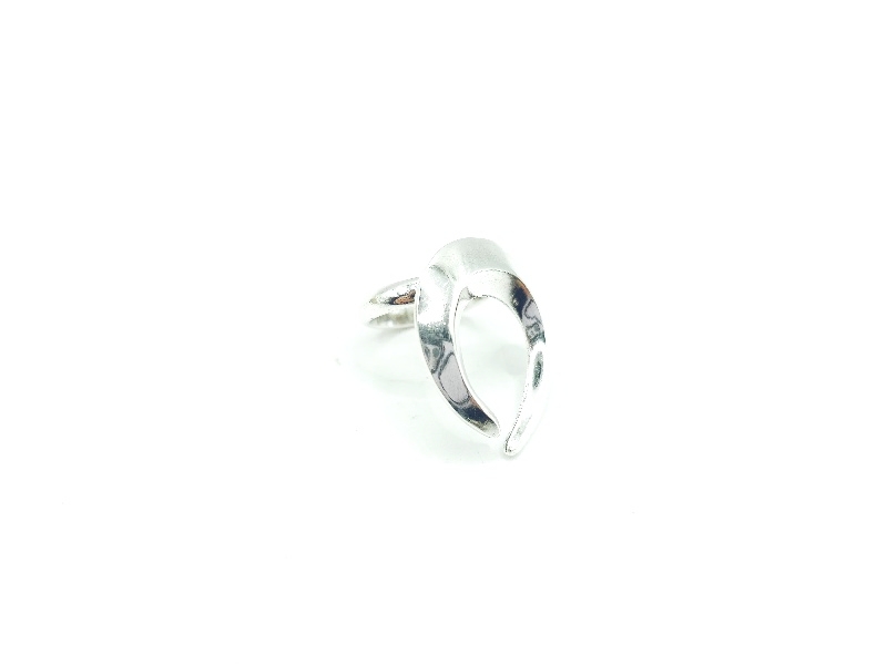 Anillo abierto con puntas