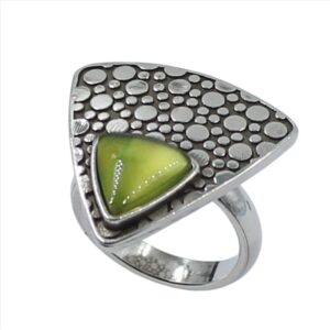 Anillo triangulo con color