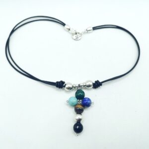 Collar de cuero con cruz de piedra natural