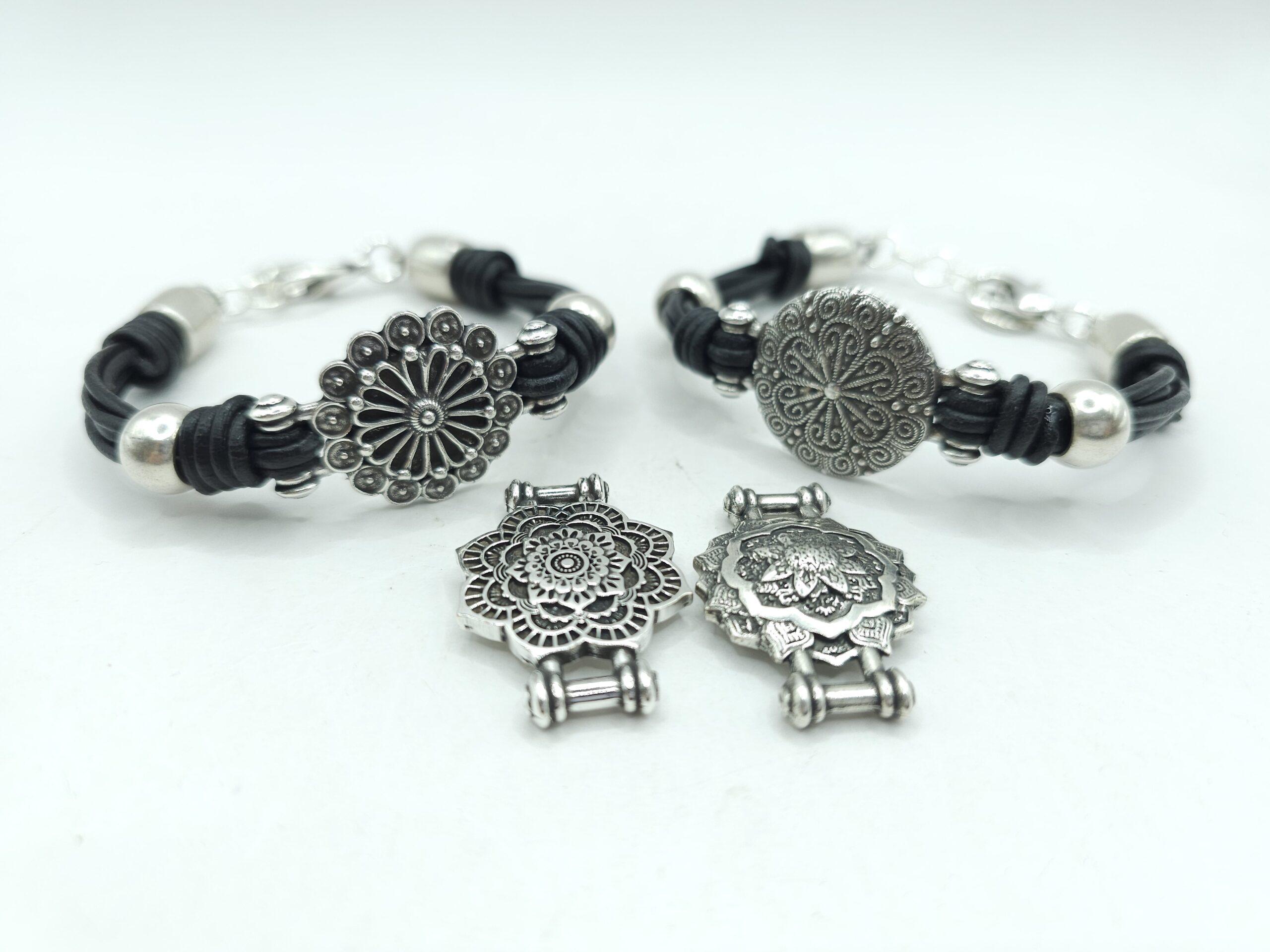 Pulsera de cuero con mandala