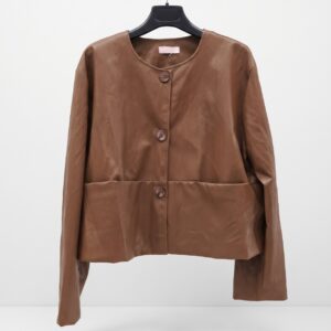 Chaqueta polipiel cuadrada con botones