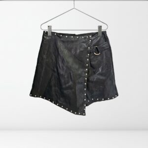 Falda pantalon polipiel con tachuelas